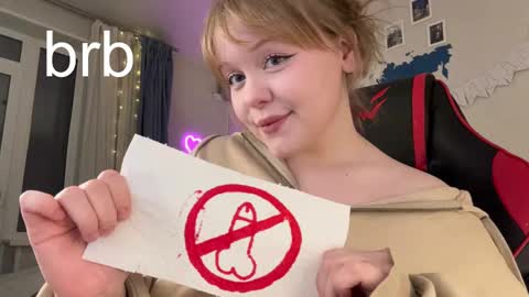 Snapshot of lisalaas chatting on February 2025 06:40:01 PM -Lisa- Help me to reach 100 thumbs up3 online show from February 2025 06:40:01 PM