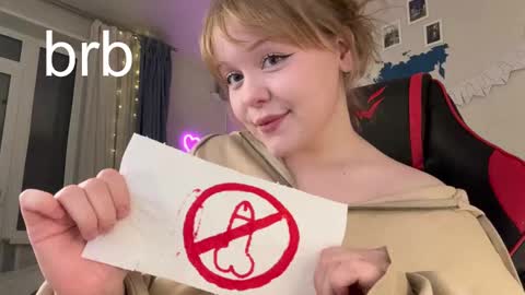 Snapshot of lisalaas chatting on February 2025 09:27:02 PM -Lisa- Help me to reach 100 thumbs up3 online show from February 2025 09:27:02 PM