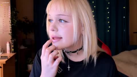 Snapshot of lisalaas chatting on October 2025 04:14:02 PM -Lisa- Help me to reach 100 thumbs up3 online show from October 2025 04:14:02 PM