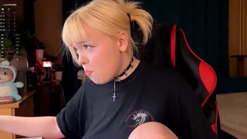 Snapshot of lisalaas chatting on October 2025 02:48:01 PM -Lisa- Help me to reach 100 thumbs up3 online show from October 2025 02:48:01 PM