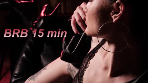 Lisa Moore online show from November 2025 01:25:02 PM