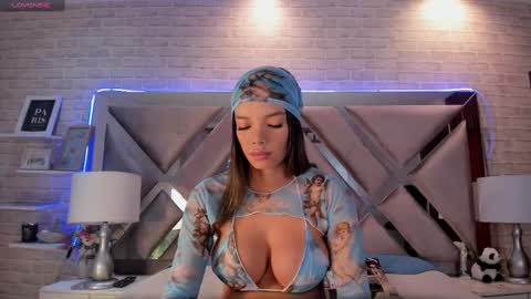 lisawalker_ online show from October 2025 03:31:01 PM