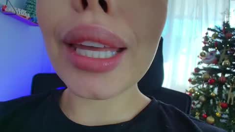 Snapshot of lisbet_21x chatting on December 2024 01:18:02 PM Lisbet online show from December 2024 01:18:02 PM