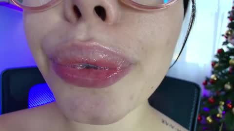 Snapshot of lisbet_21x chatting on January 2025 10:13:02 PM Lisbet online show from January 2025 10:13:02 PM