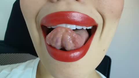 Snapshot of lisbet_21x chatting on October 2025 12:52:02 AM Lisbet online show from October 2025 12:52:02 AM