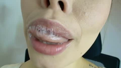 Snapshot of lisbet_21x chatting on October 2025 10:32:01 PM Lisbet online show from October 2025 10:32:01 PM