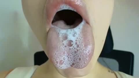 Snapshot of lisbet_21x chatting on October 2025 09:28:02 PM Lisbet online show from October 2025 09:28:02 PM