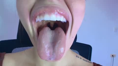 Snapshot of lisbet_21x chatting on November 2025 08:53:01 PM Lisbet online show from November 2025 08:53:01 PM