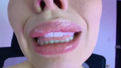 Snapshot of lisbet_21x chatting on November 2025 02:57:02 PM Lisbet online show from November 2025 02:57:02 PM