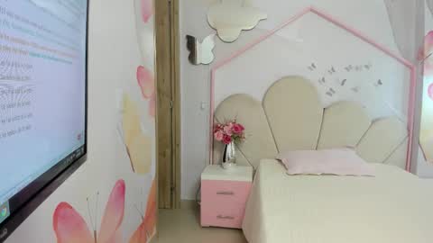 Snapshot of little__doll18 chatting on November 2025 10:18:01 AM little__doll18 online show from November 2025 10:18:01 AM