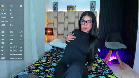 Sophie ---- connected from 1400 to 2100 Colombia time online show from November 2025 09:31:02 PM