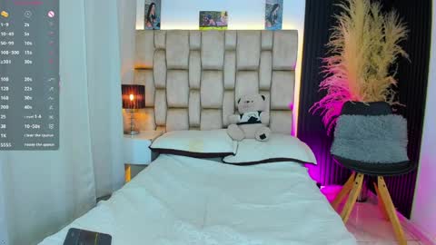 Sophie ---- connected from 1400 to 2100 Colombia time online show from April 2026 07:49:02 PM
