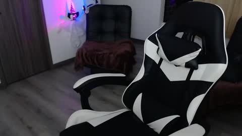 Snapshot of little_amy__ chatting on October 2025 04:25:02 AM Amelie online show from October 2025 04:25:02 AM