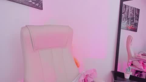 Help me reach 100 likes online show from February 2025 07:38:01 PM