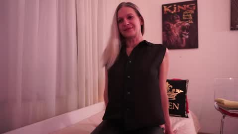 Snapshot of little_heart_andreea chatting on January 2025 10:41:01 PM little_heart_andreea online show from January 2025 10:41:01 PM