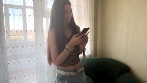 Snapshot of little_ieity chatting on October 2025 04:44:02 AM Viiola online show from October 2025 04:44:02 AM