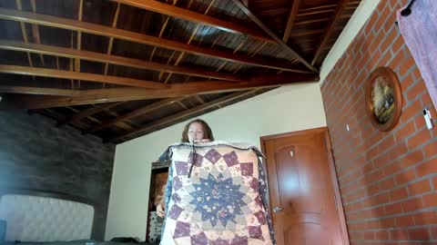 Snapshot of little_izzi chatting on December 2025 07:20:01 PM Izzi online show from December 2025 07:20:01 PM