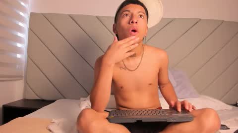 Snapshot of little_kris1 chatting on October 2025 12:16:01 PM little_kris1 online show from October 2025 12:16:01 PM