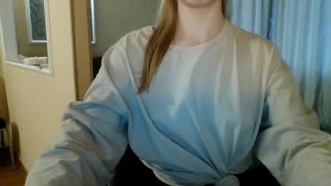 Snapshot of little_mariaa chatting on November 2025 12:49:02 PM Maria online show from November 2025 12:49:02 PM