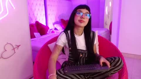 Paulette online show from May 2026 03:45:01 AM