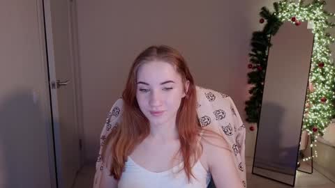 Snapshot of little_pretty_woman chatting on December 2024 11:38:02 PM little_pretty_woman online show from December 2024 11:38:02 PM