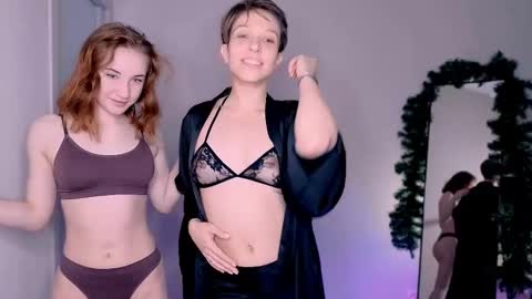 Snapshot of little_pretty_woman chatting on February 2025 07:38:01 PM little_pretty_woman online show from February 2025 07:38:01 PM