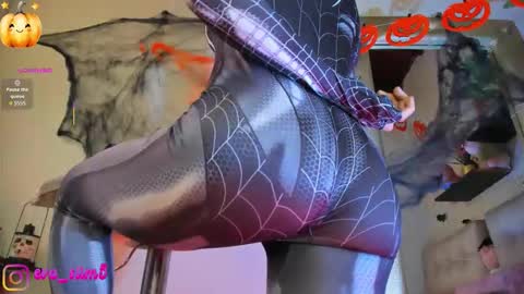 Snapshot of little_red_18 chatting on October 2025 05:14:02 PM Eva online show from October 2025 05:14:02 PM