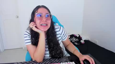 Snapshot of little_sparkles_0f_l0v3 chatting on November 2025 07:57:01 PM Laire online show from November 2025 07:57:01 PM