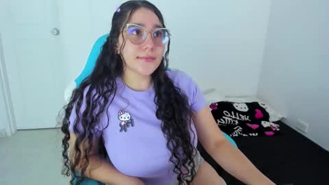 Snapshot of little_sparkles_0f_l0v3 chatting on November 2025 10:22:02 PM Laire online show from November 2025 10:22:02 PM