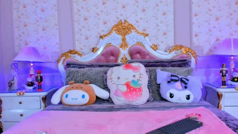 Snapshot of littlecuties chatting on December 2024 03:47:02 AM Violet Alyson online show from December 2024 03:47:02 AM