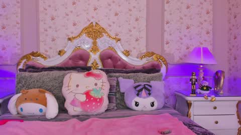 Snapshot of littlecuties chatting on December 2024 04:34:02 AM Violet Alyson online show from December 2024 04:34:02 AM
