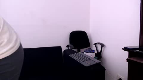 Snapshot of littledicklatin chatting on September 2025 07:58:02 PM Manu online show from September 2025 07:58:02 PM