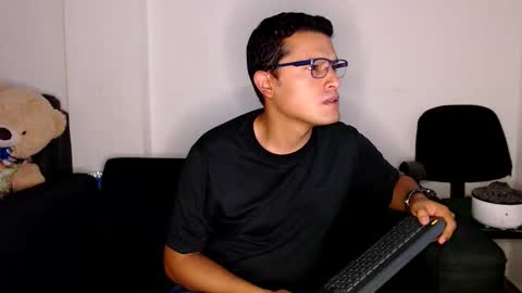 Snapshot of littledicklatin chatting on October 2025 02:48:02 AM Manu online show from October 2025 02:48:02 AM