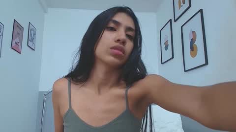 Snapshot of littlee_emilyy_ chatting on December 2024 12:22:01 PM Emily online show from December 2024 12:22:01 PM