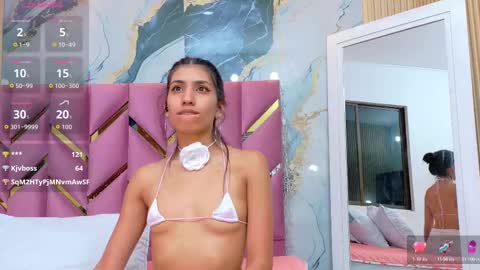 Snapshot of littlee_emilyy_ chatting on October 2025 02:52:01 AM Emily online show from October 2025 02:52:01 AM