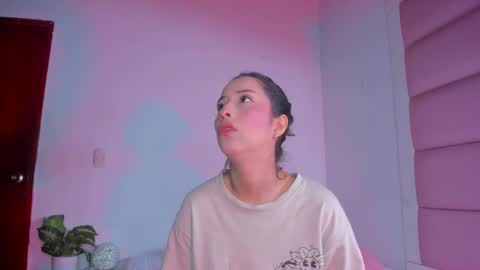 littlee_emma_ online show from October 2025 03:13:02 AM