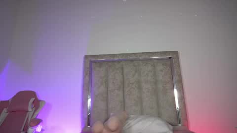 littlee_emma_ online show from April 2026 11:20:02 PM