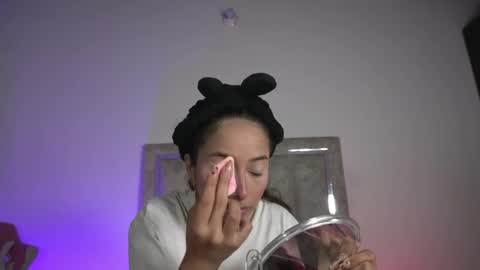 littlee_emma_ online show from May 2026 12:04:01 AM