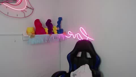 Snapshot of littlee_red chatting on November 2025 09:26:01 PM Angel online show from November 2025 09:26:01 PM