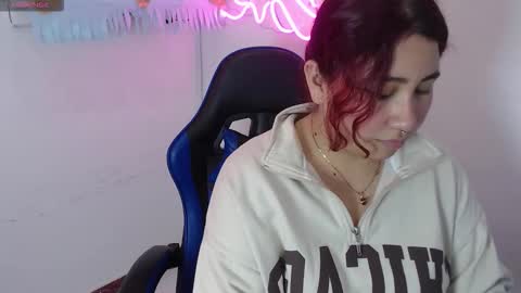 Snapshot of littlee_red chatting on November 2025 09:37:02 PM Angel online show from November 2025 09:37:02 PM