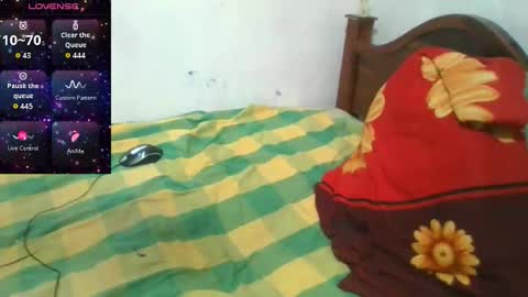 Snapshot of littlefuckomg chatting on October 2025 11:09:02 AM shan online show from October 2025 11:09:02 AM