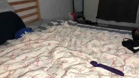 Snapshot of littlegirlysis chatting on December 2025 08:13:02 PM littlesissygirl online show from December 2025 08:13:02 PM