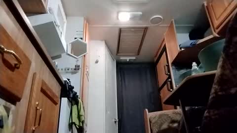 littleleo96 online show from December 2025 05:46:01 AM