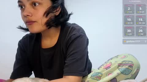 Snapshot of littlemelii chatting on November 2025 05:00:01 PM Melia online show from November 2025 05:00:01 PM