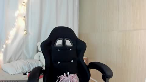 Snapshot of littlemelodii18 chatting on February 2026 12:44:02 AM MELODY online show from February 2026 12:44:02 AM