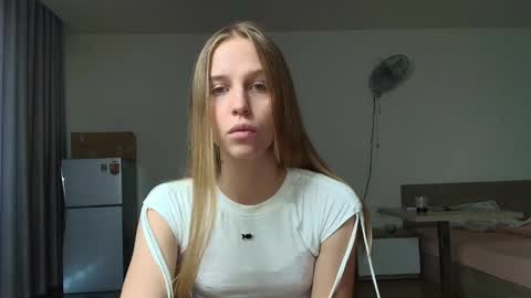 Snapshot of littlemolly1 chatting on September 2025 10:15:01 AM Little Molly online show from September 2025 10:15:01 AM