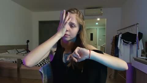 Snapshot of littlemolly1 chatting on September 2025 03:28:02 PM Little Molly online show from September 2025 03:28:02 PM