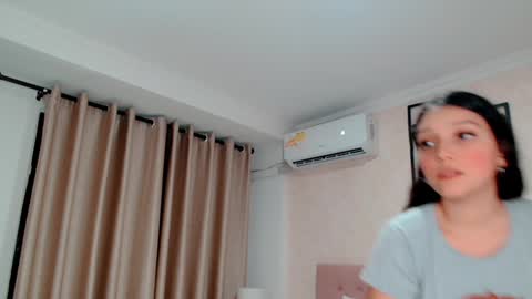 Snapshot of littlemolly_pregnant chatting on January 2025 04:01:02 AM Sarahs Room online show from January 2025 04:01:02 AM