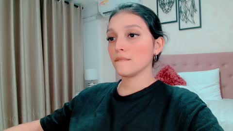 Snapshot of littlemolly_pregnant chatting on January 2025 04:36:02 AM Sarahs Room online show from January 2025 04:36:02 AM