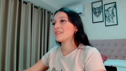 Snapshot of littlemolly_pregnant chatting on January 2025 03:04:02 AM Sarahs Room online show from January 2025 03:04:02 AM